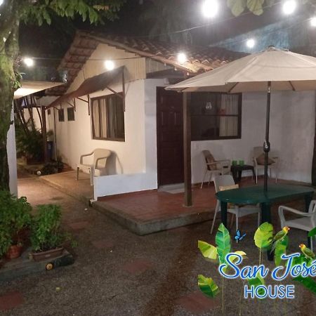 San Jose House Hotel Leticia Bagian luar foto