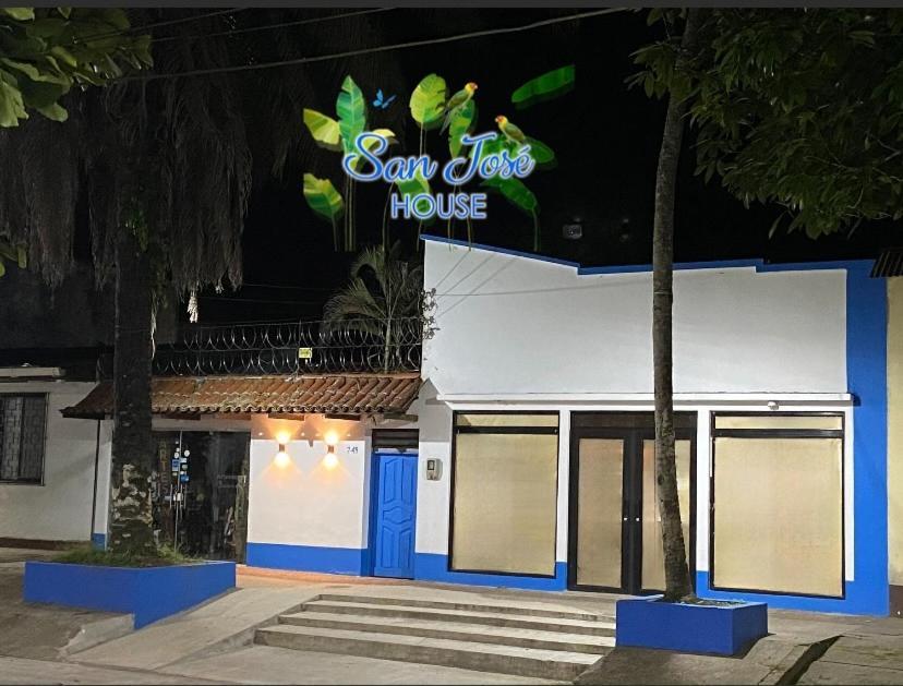 San Jose House Hotel Leticia Bagian luar foto